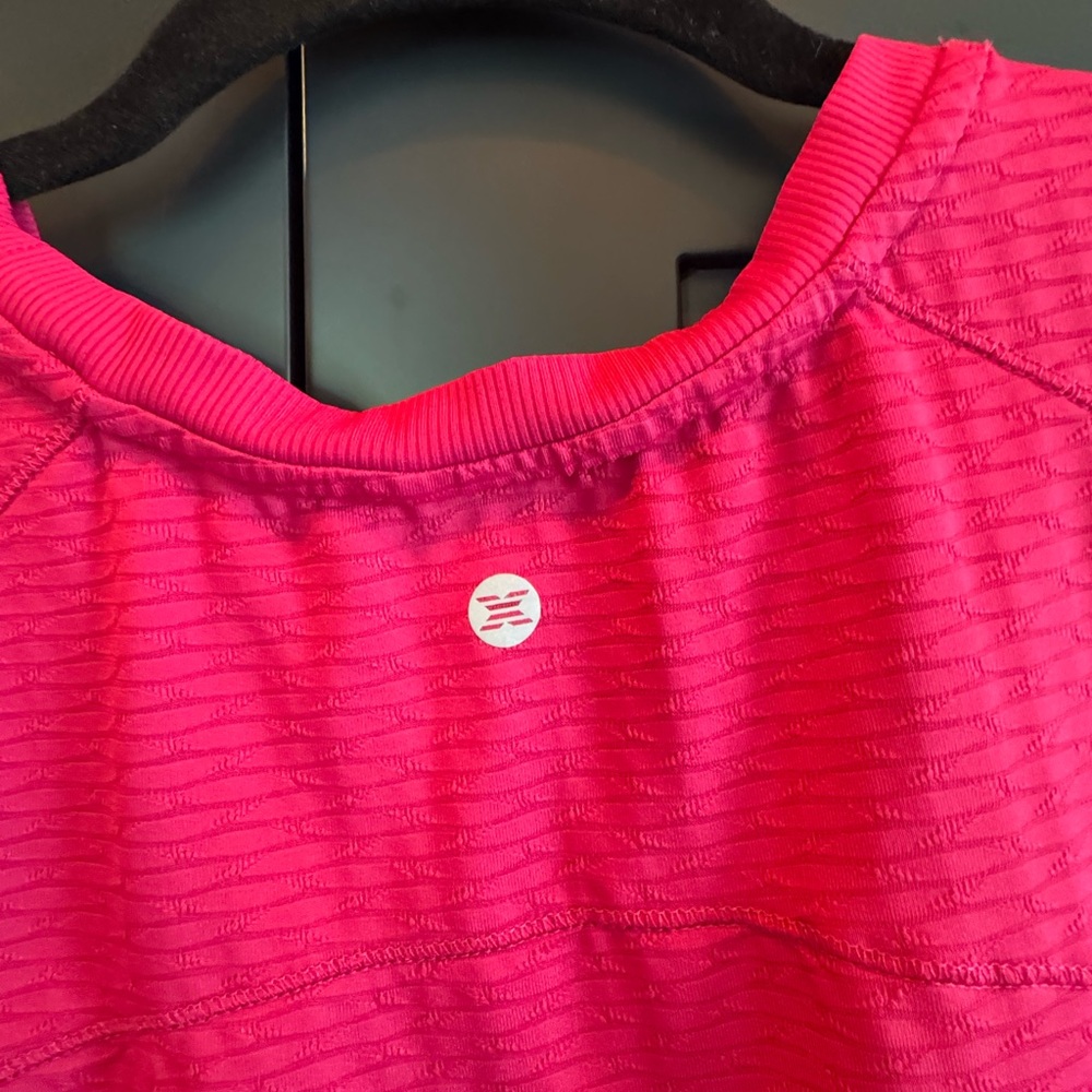 Pink Exercise top - Picture 3 of 5